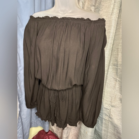 Brandy Melville Gabriella Long Sleeve Ruffle Romper One Size Fits Most - Picture 5 of 10